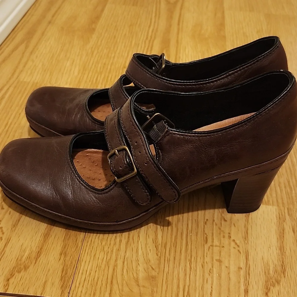 Clarks Artisan Leather Heels - Picture 6 of 9